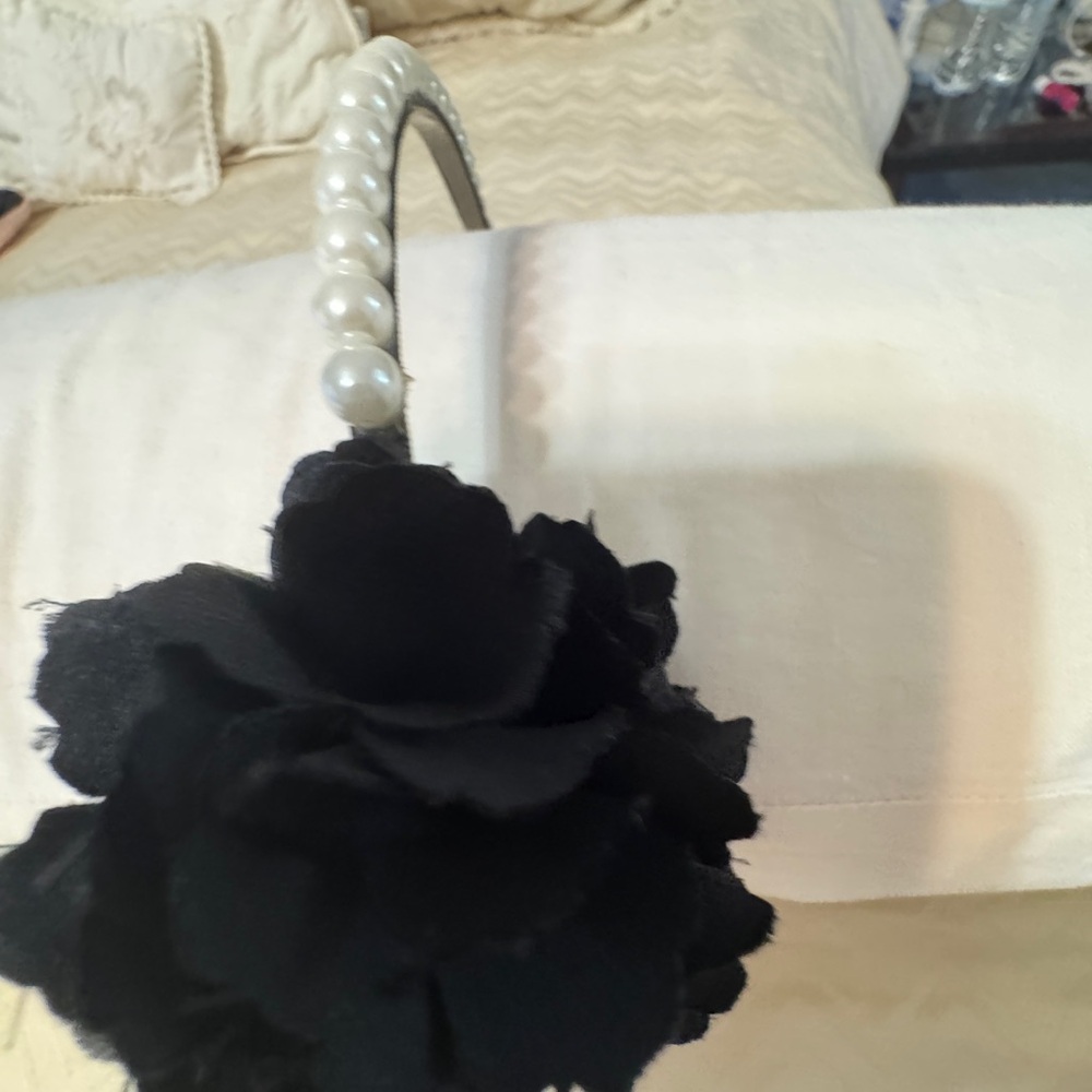 Elegant Black Floral Pearl Headband